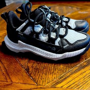 Toddler boys NWOT New Balance shoes. Gray & Black